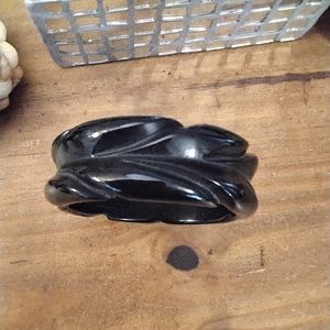 Vintage carved bakelite bangle bracelet